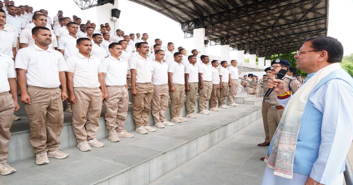 Uttarakhand News: CM धामी ने बढ़ाया पुलिस जवानों का मनोबल, कानून व्यवस्था और ट्रैफिक सुधार पर दिया जोर….