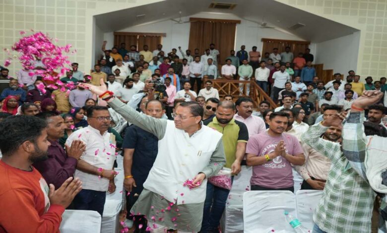 Uttarakhand News: निकाय कर्मचारियों के आभार रैली में शामिल हुए CM धामी, कहा– विकास में उनकी भूमिका अहम…..