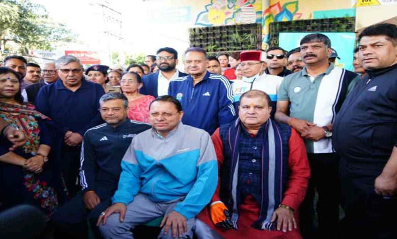 Uttarakhand News: स्वेच्छा से स्वच्छता अभियान में शामिल हुए CM धामी, कहा—हर नागरिक की भागीदारी जरूरी…..