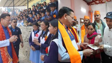 Uttarakhand News: राजकीय इंटर कॉलेज देवीधुरा में CM धामी का खास अंदाज, छात्र-छात्राओं का बढ़ाया उत्साह, बोले- मेहनत ही सफलता का रास्ता…