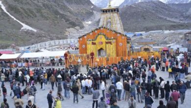 Kedarnath Dham: मंदिर के चारों ओर सात फीट ऊंचे बैरिकेड्स लगाने की तैयारी, रील वालों पर कसेगा शिकंजा