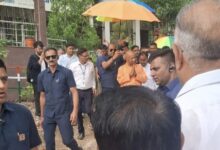 Uttarakhand: दो दिवसीय दौरे के बाद लौटे योगी आदित्यनाथ, लिया मां का आशीर्वाद, भावुक हुए ग्रामीण