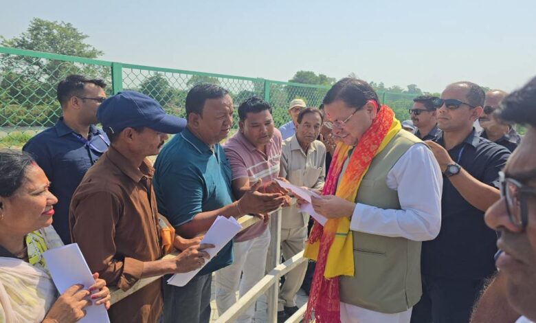 Uttarakhand News: CM धामी ने सुनी जनता की समस्याएं, अधिकारियों को दिए त्वरित समाधान और किसानों को खाद उपलब्ध कराने के निर्देश….