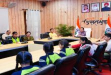 Uttarakhand News: आवासीय बालिका छात्रावास की छात्राओं संग CM धामी ने सुना ‘मन की बात’, बोले- आत्मनिर्भर भारत, पर्यावरण संरक्षण और जनभागीदारी के लिए प्रेरित करता है प्रधानमंत्री मोदी का संदेश…