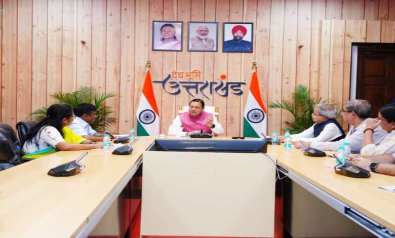 Uttarakhand News: रेलवे कनेक्टिविटी को नई रफ्तार देने की तैयारी, सीएम धामी और रेलवे बोर्ड चेयरमैन ने उत्तराखंड की प्रमुख परियोजनाओं पर की विस्तृत चर्चा…..