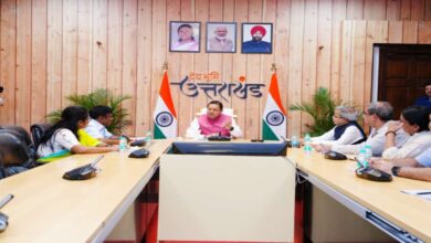 Uttarakhand News: रेलवे कनेक्टिविटी को नई रफ्तार देने की तैयारी, सीएम धामी और रेलवे बोर्ड चेयरमैन ने उत्तराखंड की प्रमुख परियोजनाओं पर की विस्तृत चर्चा…..