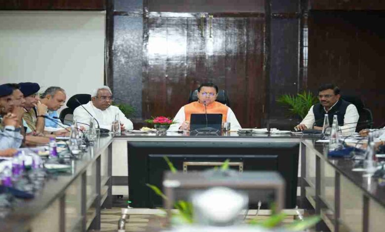 Uttarakhand News: CM धामी ने मानसून सीजन की तैयारियों की समीक्षा, प्रदेश की सभी सड़कों को गड्ढा मुक्त करने के दिए निर्देश…..