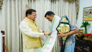 Uttarakhand News: मुख्यमंत्री पुष्कर सिंह धामी ने दिगंबर सिंह रावत को लाइटवेट विश्व चैम्पियन बनने पर दी बधाई, कहा- अपनी प्रतिभा, कठिन परिश्रम और…