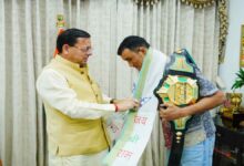 Uttarakhand News: मुख्यमंत्री पुष्कर सिंह धामी ने दिगंबर सिंह रावत को लाइटवेट विश्व चैम्पियन बनने पर दी बधाई, कहा- अपनी प्रतिभा, कठिन परिश्रम और…