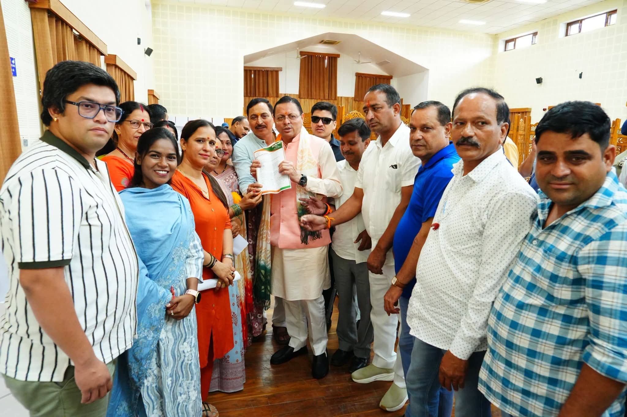 जनसुनवाई में सीएम धामी के सख्त निर्देश, हर शिकायत का समय पर हो समाधान