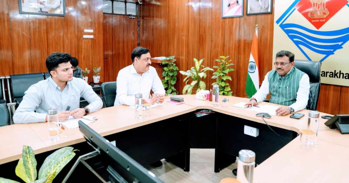 Uttarakhand News- मुख्य सचिव आनन्द बर्द्धन का बड़ा निर्देश: पौड़ी को नियमित हवाई सेवा से जोड़ें, पराग फार्म में बने एविएशन एकेडमी….