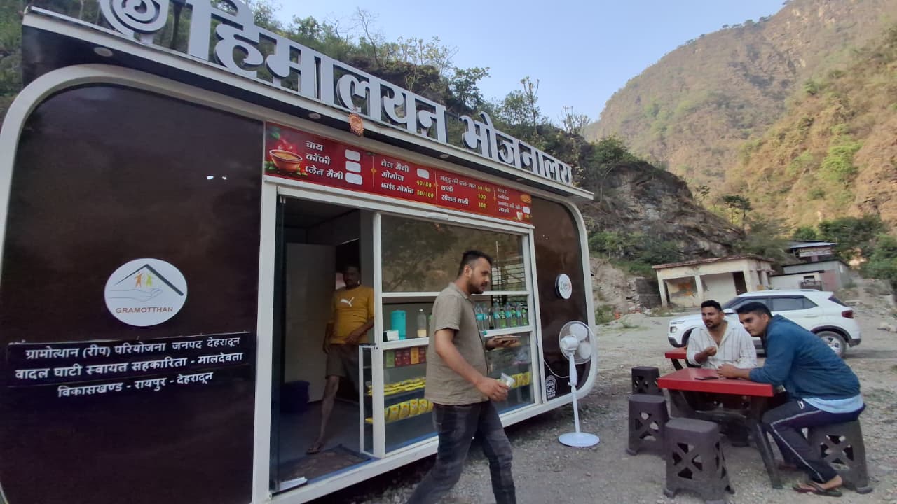 मुख्यमंत्री धामी के निर्देशन में जिला प्रशासन की पहल, हिमालयन भोजनालयों से महिलाओं को मिला रोजगार