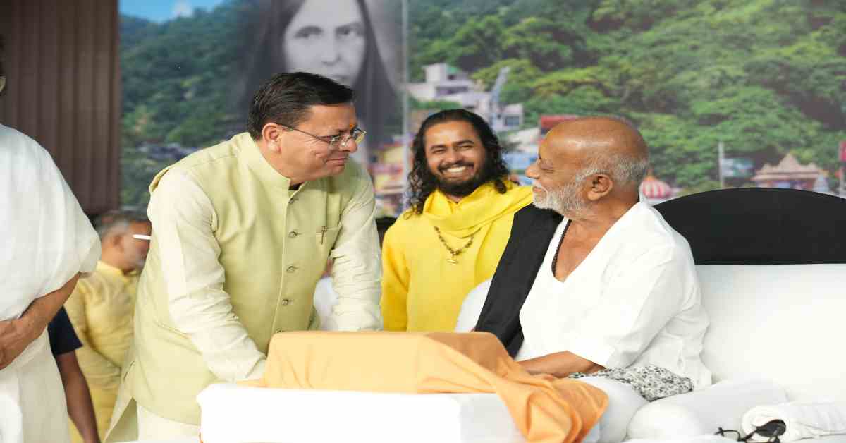 Uttarakhand News: मोरारी बापू की श्रीराम कथा में शामिल हुए मुख्यमंत्री धामी, बोले– भारतीय संस्कृति और अध्यात्म का विश्वभर में हो रहा प्रचार….