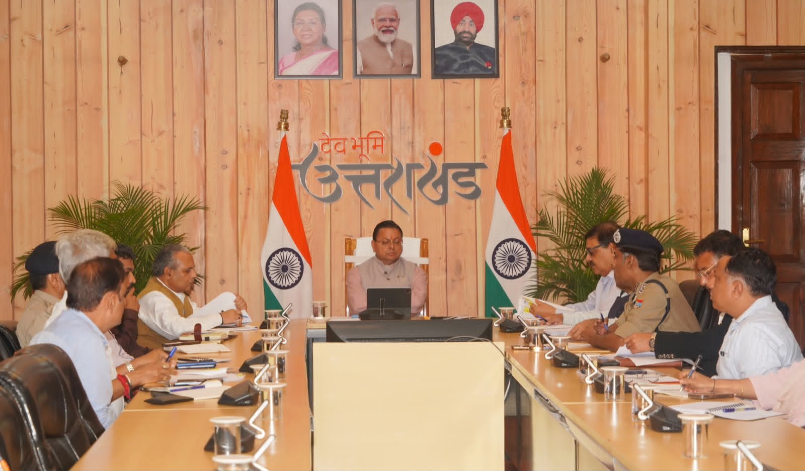 Uttarakhand News: अतिवृष्टि, चारधाम यात्रा और डेंगू रोकथाम पर CM धामी की हाई लेवल बैठक, लापरवाही पर चेतावनी, अधिकारियों को दिए सख्त निर्देश….