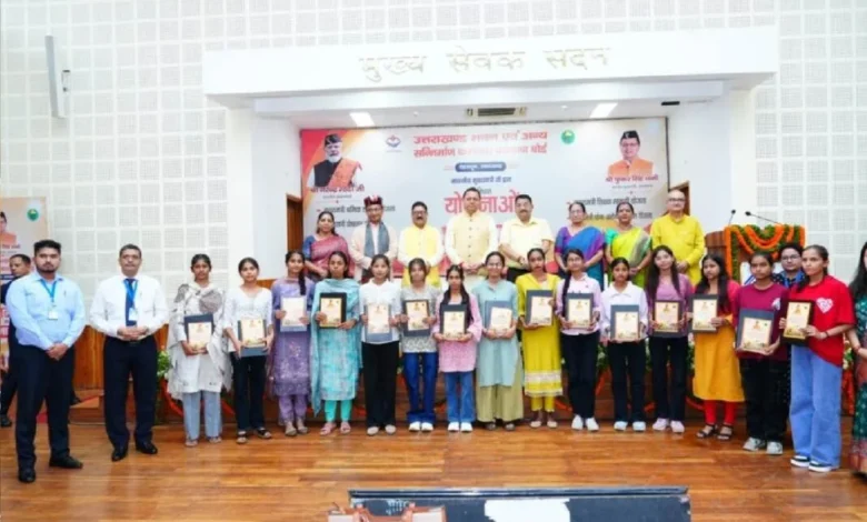 Uttarakhand News: धामी सरकार का श्रमिक कल्याण मिशन तेज, 5 नई योजनाएं और मेडिकल मोबाइल वैन की शुरुआत…..