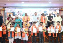 Uttarakhand News- उत्तराखंड में शिक्षा को नई उड़ान: सीएम धामी ने मेधावी छात्रों को किया सम्मानित, मेहनत और संस्कार का दिया संदेश….