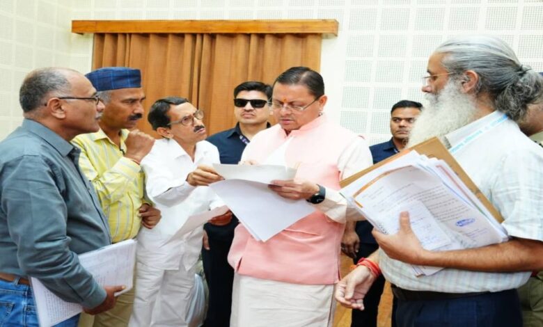 Uttarakhand News: CM धामी ने जनता दरबार में सुनीं फरियादें, समस्याओं के समयबद्ध निस्तारण के दिए आदेश…..