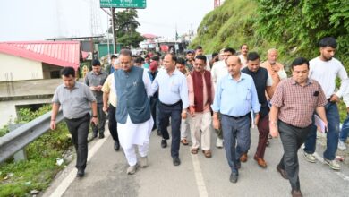 सुवाखोली में प्रस्तावित बिजली घर के चयनित भूमि का स्थलीय निरीक्षण करते कैबिनेट मंत्री गणेश जोशी सुवाखोली में प्रस्तावित बिजली घर के चयनित भूमि का स्थलीय निरीक्षण करते कैबिनेट मंत्री गणेश जोशी