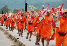 कांवड़ यात्रा में श्रद्धालुओं पर बरसे फूल, सीएम धामी ने हरिद्वार में किया स्वागत कांवड़ यात्रा में श्रद्धालुओं पर बरसे फूल, सीएम धामी ने हरिद्वार में किया स्वागत