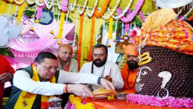 Uttarakhand News: हर-हर महादेव के जयघोष से गूंजा देहरादून, धामी ने टपकेश्वर महादेव की भव्य शोभायात्रा का किया शुभारंभ, आस्था के रंग में रंगा शहर…
