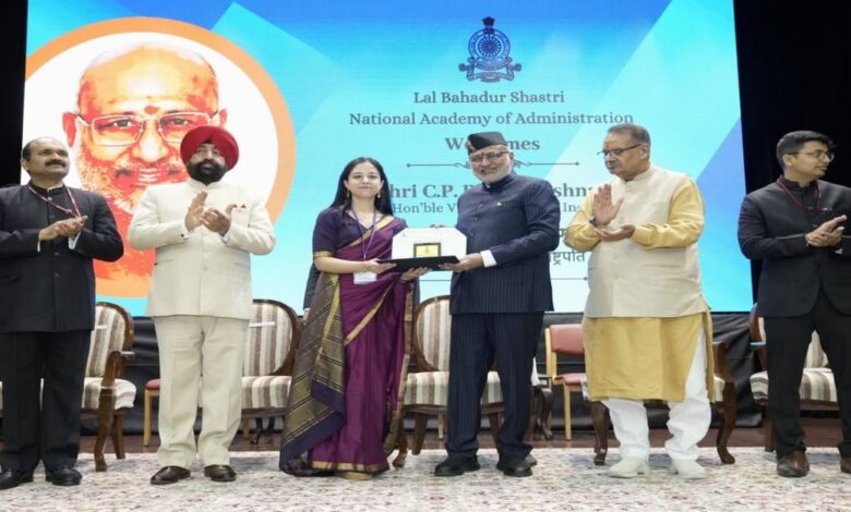 Uttarakhand News: LBSNAA में IAS ट्रेनिंग पूरी, उपराष्ट्रपति ने कहा- विकास का लाभ अंतिम व्यक्ति तक पहुंचाना प्रशासन की जिम्मेदारी…..