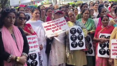 अंकिता भंडारी को न्याय की मांग, गांधी पार्क से घंटाघर तक मानव श्रृंखला बनाकर दी श्रद्धांजलि