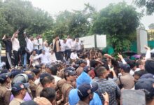 हल्द्वानी ‘शुद्धिकरण’ के विरोध में कांग्रेस का हल्लाबोल, बारिश के बीच सीएम आवास कूच