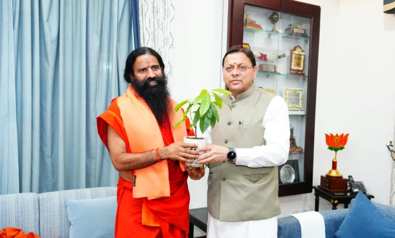 Uttarakhand News: बाबा रामदेव से मिले CM धामी, योग-आयुर्वेद को पर्यटन से जोड़ने पर मंथन; बोले- उत्तराखंड में वेलनेस टूरिज्म की अपार संभावनाएं..