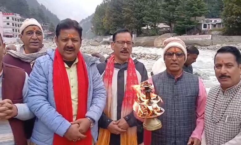 पीएम मोदी के जन्मदिन पर चारों धामों में विशेष पूजा, स्वस्थ और दीर्घायु जीवन की कामना पीएम मोदी के जन्मदिन पर चारों धामों में विशेष पूजा, स्वस्थ और दीर्घायु जीवन की कामना