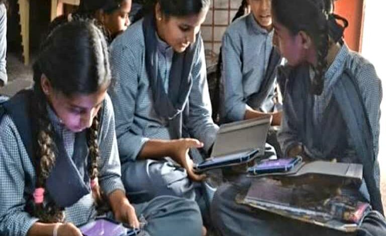 उत्तराखंड के सरकारी स्कूलों में टैबलेट योजना की कवायद तेज, डीबीटी से मिलेगी धनराशि