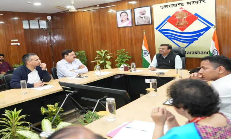 Uttarakhand News: उत्तराखंड में 108 एम्बुलेंस सेवा पर मुख्य सचिव सख्त, 3 लाख किमी चल चुकीं 50 पुरानी गाड़ियां जल्द बदलने के निर्देश….