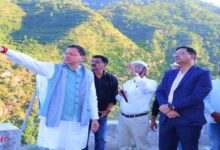 Uttarakhand News: श्रीनगर-देवप्रयाग मार्ग पर सुरक्षा कार्यों का CM धामी ने लिया जायजा, गुणवत्ता और समयसीमा पर दिया जोर….