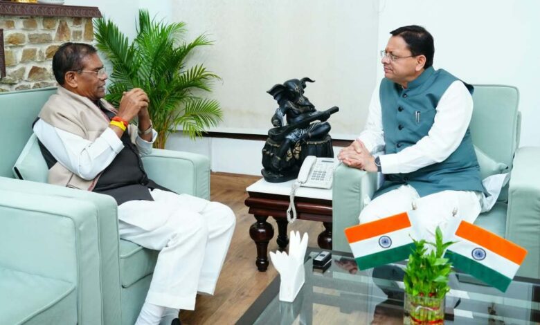 Uttarakhand News: वंचित वर्गों के उत्थान और विकास योजनाओं पर धामी-कुलस्ते की चर्चा, शिक्षा-रोजगार से सामाजिक सशक्तीकरण पर मंथन….
