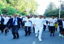 Uttarakhand News: CM धामी ने ‘ड्रग फ्री उत्तराखण्ड वॉकथॉन’ को दिखाई हरी झंडी, युवाओं से नशामुक्त उत्तराखंड बनाने की अपील….. Uttarakhand News: CM धामी ने ‘ड्रग फ्री उत्तराखण्ड वॉकथॉन’ को दिखाई हरी झंडी, युवाओं से नशामुक्त उत्तराखंड बनाने की अपील…..