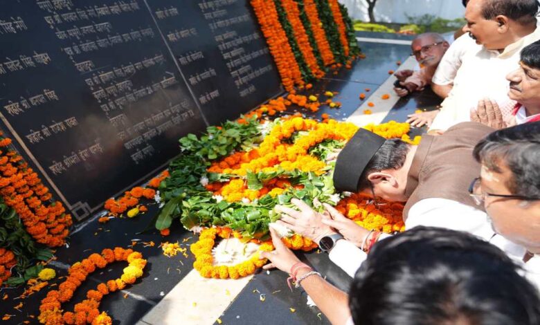 Uttarakhand News: शहीदों की यादें रहेंगी चिरस्थायी, आंदोलनकारी बलिदानियों की पैतृक गांवों में लगेंगी प्रतिमाएं: CM धामी ने की कई बड़ी घोषणाएं……