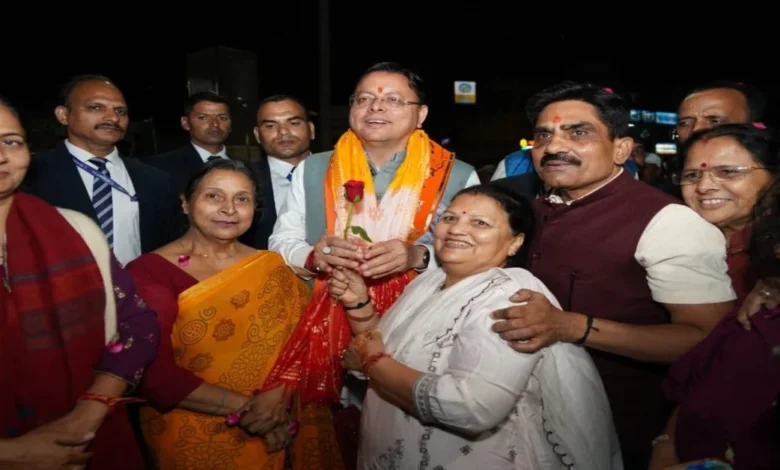 Uttarakhand News: ऋषिकेश में युवाओं ने रोका CM धामी का काफिला, युवा आयोग के गठन को लेकर रखी मांग… Uttarakhand News: ऋषिकेश में युवाओं ने रोका CM धामी का काफिला, युवा आयोग के गठन को लेकर रखी मांग…